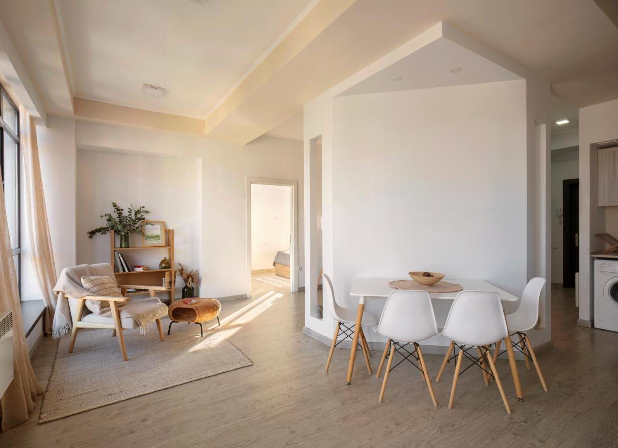 Modern In With Great View Apartment Dilijan